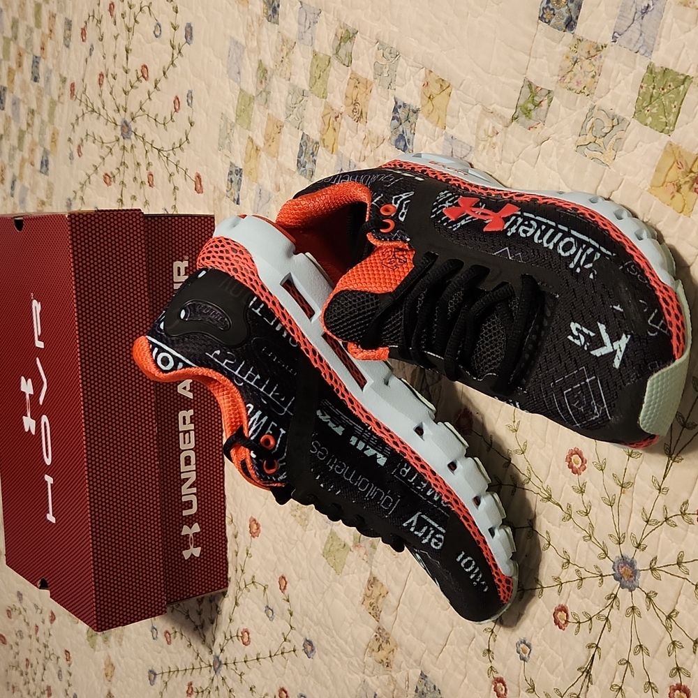 Under Armour Hovr Infinite 2 size 7. Can be connected to UA MAPMYRUN app.